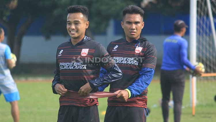 Dimas Galih Gumilang (kanan) saat mengikuti latihan rutin bersama Persis Solo. Foto: Ronald Seger Prabowo/INDOSPORT. Copyright: © Ronald Seger Prabowo/INDOSPORT