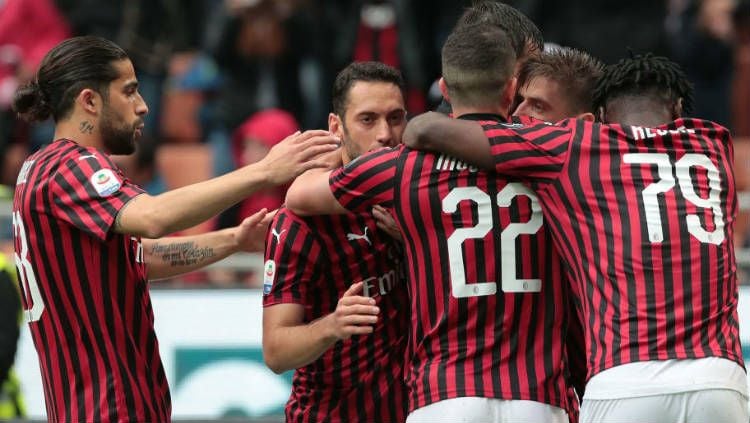 AC Milan mulai kebingungan untuk membuang Diego Laxalt dan Andre Silva karena sepinya peminat terhadap dua pemainnya tersebut. Copyright: © Emilio Andreolli/Getty Images