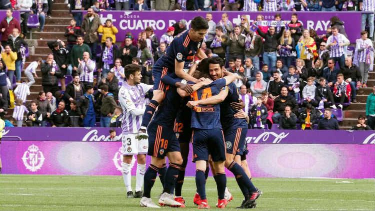 Selebrasi pemain Valencia, usai mencetak gol ke gawang Real Valladolid di pekan terakhir LaLiga. Copyright: © Mundo Deportivo