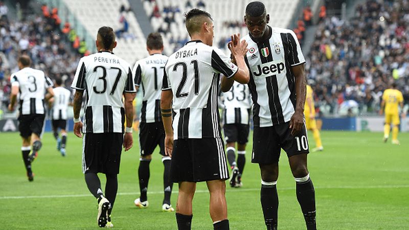 Paulo Dybala dan Paul Pogba ketika masih memperkuat Juventus. Copyright: © Valerio Pennicino / Stringer / Getty Images