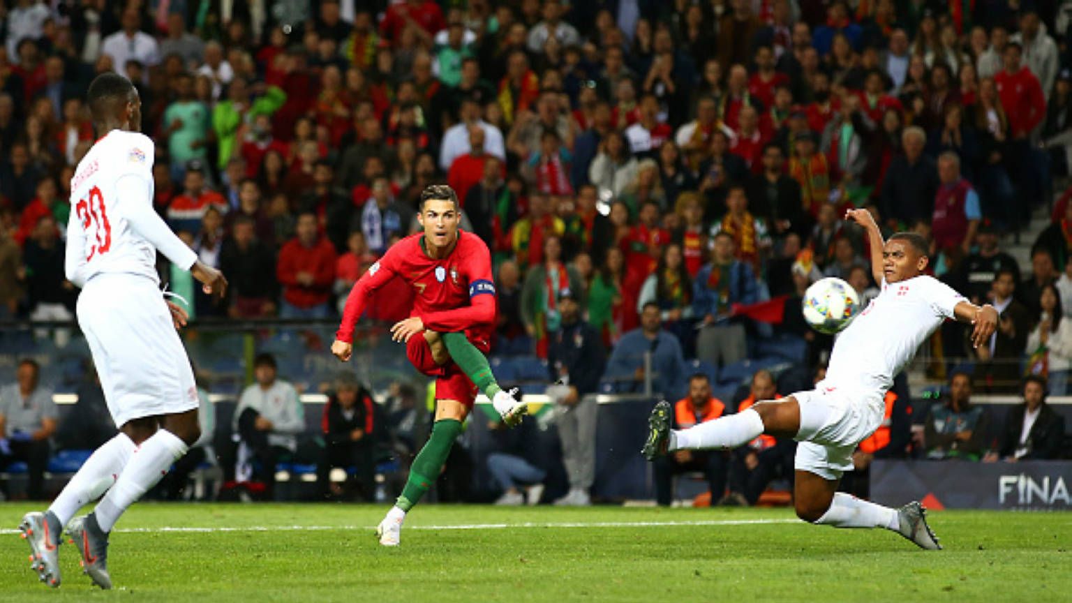 Cristiano Ronaldo saat mencetak gol ketiga bagi Portugal Copyright: © Jan Kruger/Getty Images