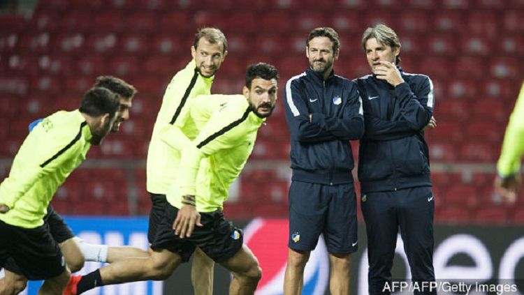 Julio Banuelos Saez (kanan) bersama Thomas Christiansen saat membesut Leeds United. Copyright: © www.hitc.com