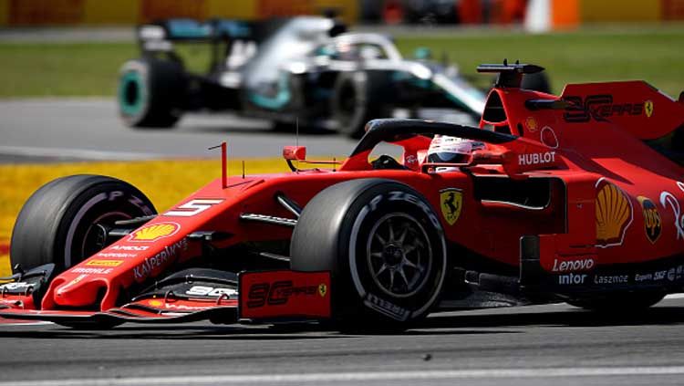 Sebastian Vettel dengan mobil balapnya dari tim Ferrari. Copyright: © Charles Coates/GettyImages