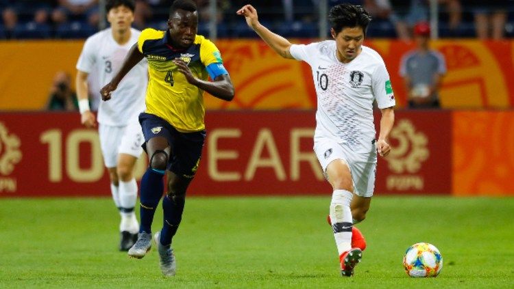 Lee Kang-in (kanan), wonderkid Korea Selatan yang juga merupakan eks pemain Valencia. Copyright: © PressFocus/MB Media/Getty Images