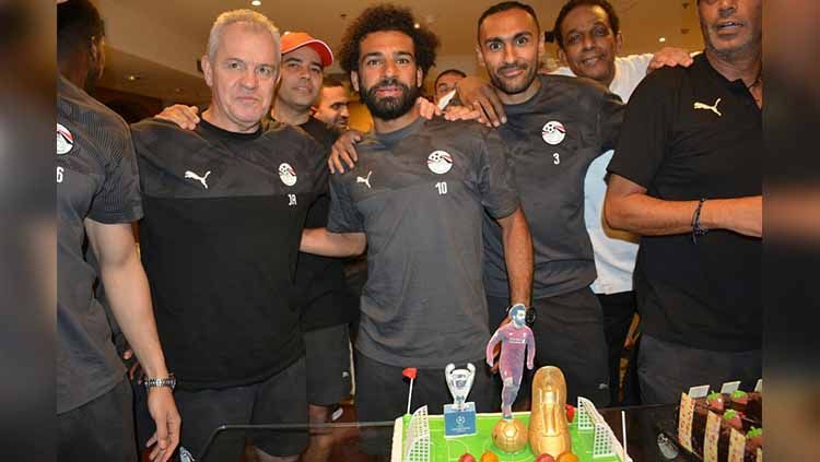 Jelang Piala Afrika 2019, Timnas Mesir ikut merayakan gelar juara Liga Champions 2018/19 yang diperoleh Mohamed Salah bersama Liverpool. Copyright: © Twitter@EFA.eg