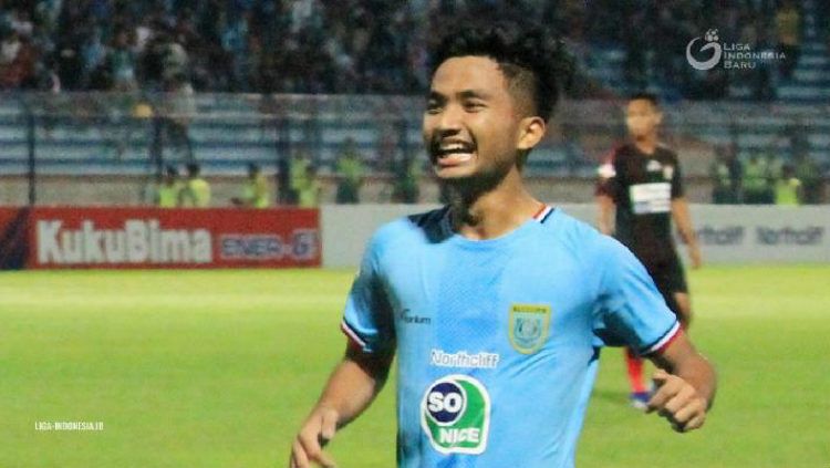 Hambali Tolib saat lakukan selebrasi bersama Persela Lamongan. Copyright: © Liga Indonesia