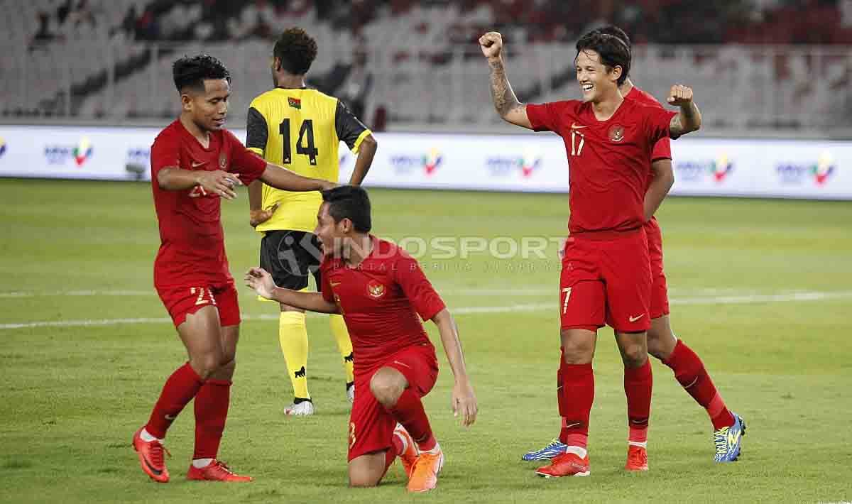 Evan Dimas setelah melakukan selebrasi dengan sujud syukur di Stadion Utama Gelora Bung Karno, Sabtu (15/06/19). Foto Herry Ibrahim Copyright: © Herry Ibrahim/INDOSPORT