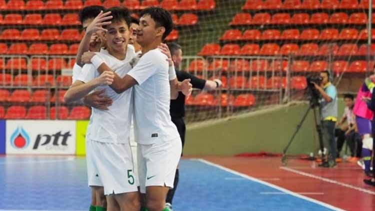 Timnas Futsal Indonesia merayakan gol saat melawan Vietnam 2018. Copyright: © pssi.org