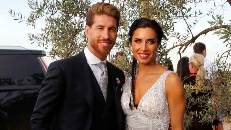 Kebahagian ditampakan oleh Sergio Ramos dan Pilar Rubio sebagai pengantin baru. Copyright: © Europa Press Entertainment/Europa Press via Getty Images