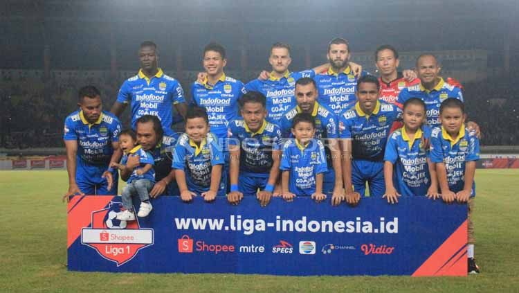 Setelah mengalami kekalahan telak di markas Arema FC, Persib Bandung akan menghadapi laga berat selanjutnya di kandang Barito Putera. Foto: Arif Rahman/INDOSPORT Copyright: © Arif Rahman/INDOSPORT