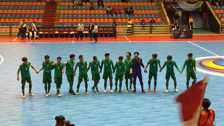 Timnas Futsal Indonesia U-20 merayakan kemenangan di Piala AFC Futsal U-20 2019, Sabtu (15/06/19). Copyright: © Twitter/@kbri_tehran