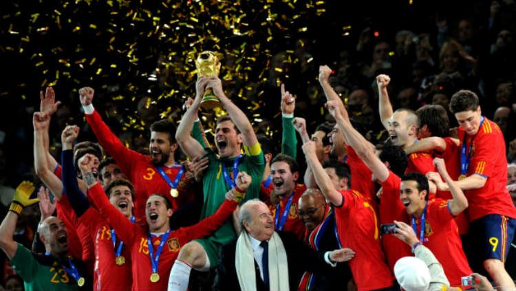 Timnas Spanyol punya deretan pemain hebat sepanjang masa yang namanya tidak akan pudar oleh waktu. Copyright: © AFP Photo/Pedro Ugarte