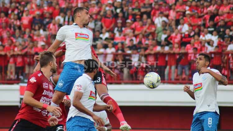 Pertandingan antara Bali United vs PSIS Semarang pada Liga 1, Sabtu (22-06-19). Foto: Nofik Lukman Hakim/INDOSPORT Copyright: © Nofik Lukman Hakim/INDOSPORT