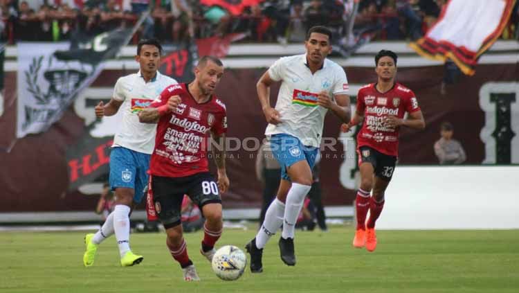 Pertandingan antara Bali United vs PSIS Semarang pada Liga 1, Sabtu (22-06-19). Foto: Nofik Lukman Hakim/INDOSPORT Copyright: © Nofik Lukman Hakim/INDOSPORT