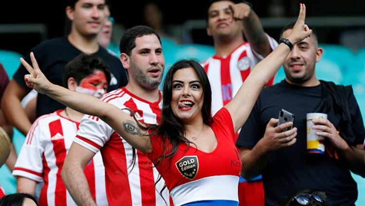 Larissa Riquelme tampak setia terus mendukung Paraguay di Arena Fonte Nova (23/06/19). Wagner Meier/Getty Images Copyright: &copy; Wagner Meier/Getty Images