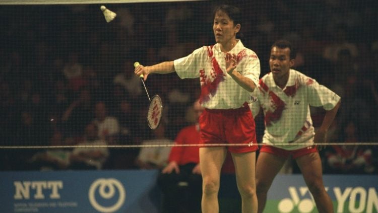 Minarti Timur kala berpasangan dengan Tri Kusharjanto di All England. Mereka ganda campuran Indonesia terakhir yang juara BWF Finals di tahun 1995. Copyright: © John Gichigi /Allsport