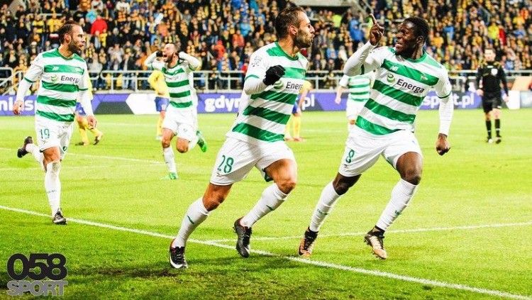 Romario Balde saat mencetak gol untuk Lechia Gdansk. (Foto: 058 Sport) Copyright: © 058 Sport