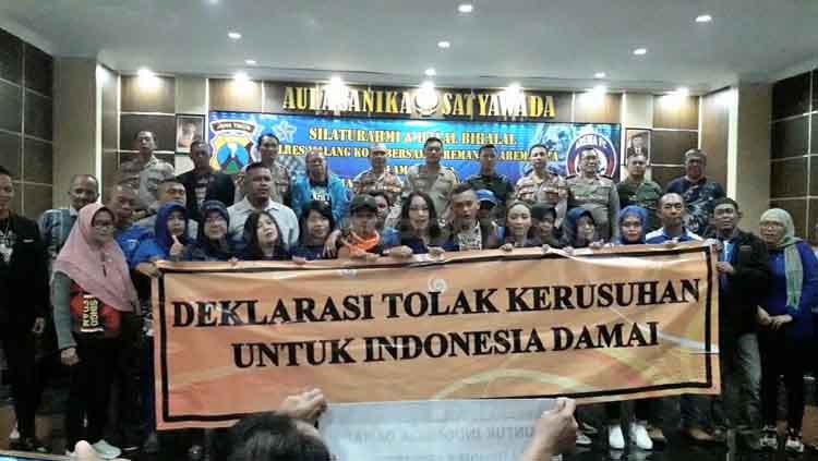 Deklarasi Tolak Kerusuhan Untuk Indonesia Damai dari Aremania. Copyright: © Ian Setiawan/INDOSPORT