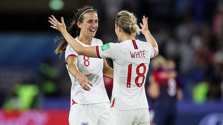 Jill Scott dan Ellen White merayakan gol sekaligus negaranya lolos ke semifinal Piala Dunia Wanita 2019 di Stadion Oceane Copyright: © Molly Darlington - AMA/Getty Images