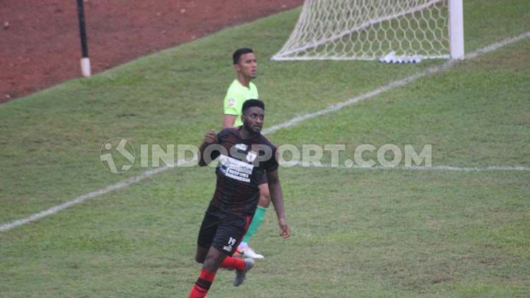 Mamadou Samassa menjadi salah satu aktor penentu kemenangan Persipura Jayapura atas PSIS Semarang pada pekan ke-30 Shopee Liga 1, Rabu (4/12/19). Copyright: © Sudjarwo/INDOSPORT