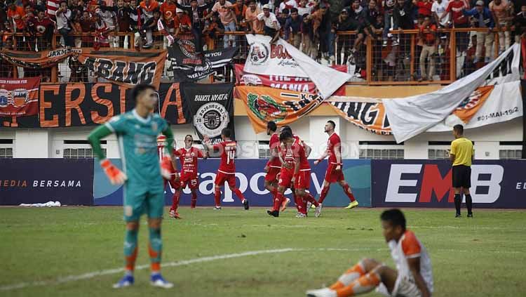 Selebrasi pemain Persija Jakarta usai Bambang Pamungkas menjebol gawang Borneo FC di pertandingan Persija Jakarta vs Borneo FC di Stadion Wibawa Mukti, Cikarang, Sabtu (29/06/19). Foto: Herry Ibrahim/INDOSPORT Copyright: © Herry Ibrahim/INDOSPORT