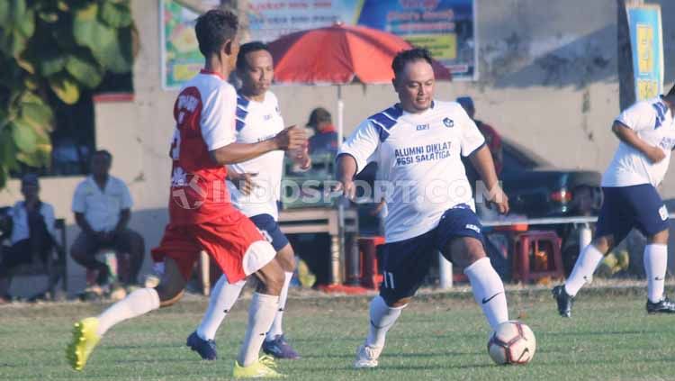 Mantan bintang PSIS Semarang saat juara Liga Indonesia 1999, Deftendi Adiyanto yang juga kakak mantan penyerang Timnas Indonesia, Gendut Doni Christiawan. Foto: Ronald Seger Prabowo/INDOSPORT Copyright: © Ronald Seger Prabowo/INDOSPORT