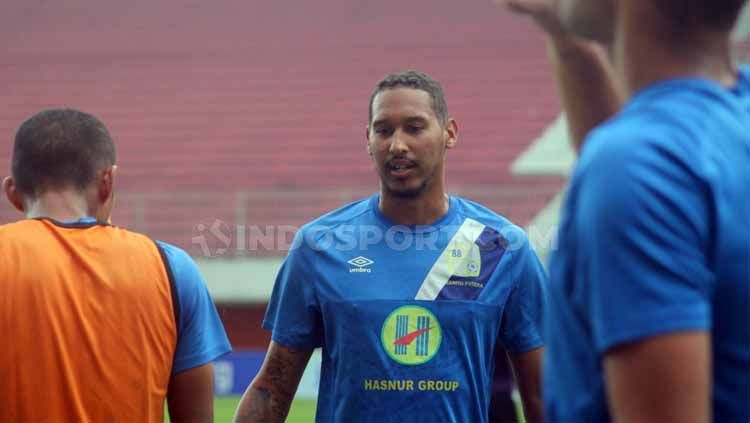 Pemain Barito Putera, Arthur Jesus. Foto: Ronald Seger Prabowo/INDOSPORT Copyright: © Ronald Seger Prabowo/INDOSPORT