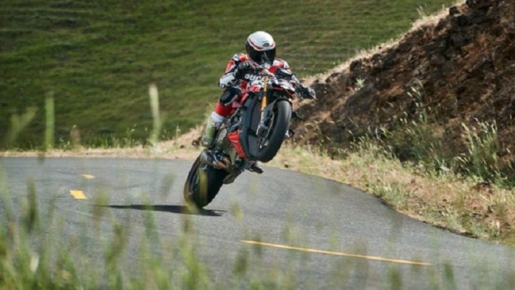 Carlin Dunne alami kecelakaan saat hendak sampai di garis finis Copyright: © Ducati.com