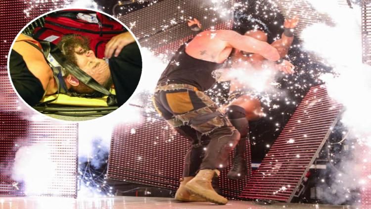 Bintang WWE Braun Strowman dan Bobby Lashley alami kecelakaan horor saat bertanding. Copyright: &copy; WWE