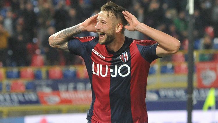 Mitchell Dijks (Bologna) menyatakan bahwa AC Milan ingin segera mendatangkannya. Copyright: © Mario Carlini / Iguana Press/Getty Images