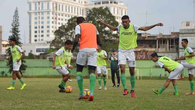 PSMS Medan lakukan latihan di komplek mess PSMS. Copyright: © Aldi Aulia Anwar/INDOSPORT