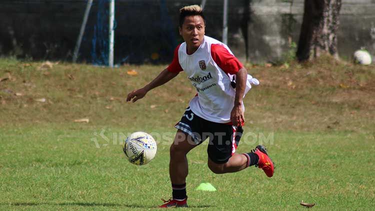 Meski baru membela Bali United dalam tiga partai Shopee Liga 1 2019, Fahmi Al Ayubbi tak kecewa dan semangat menikmati adaptasinya. Copyright: © Nofik Lukman Hakim/INDOSPORT