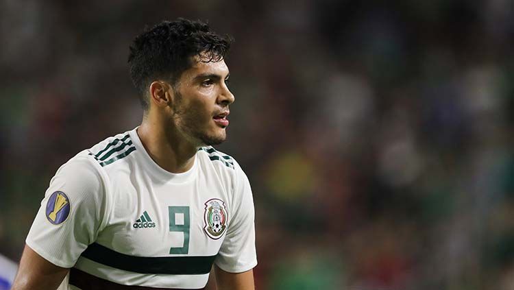 Pemain asal Meksiko yang tengah memperkuat Wolverhampton Wanderers, Raul Jimenez, akhirnya memberikan jawaban terkait rumor bahwa dirinya jadi incaran Juventus. Copyright: © atthew Ashton - AMA/Getty Images