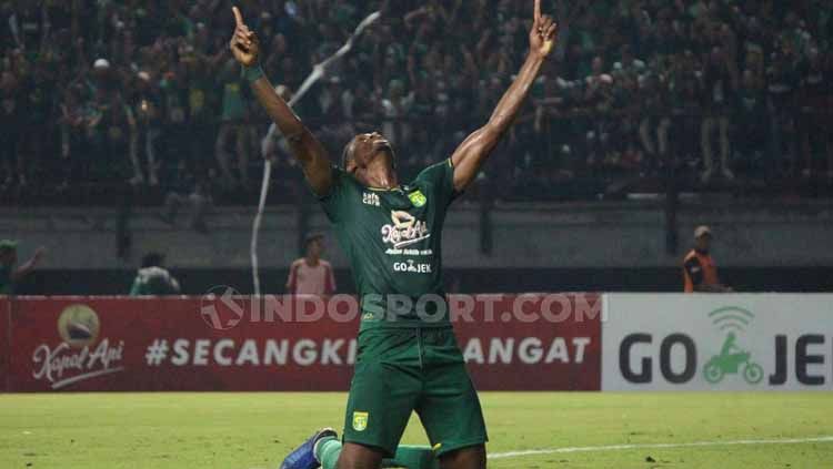 Penyerang Persebaya Surabaya, Amido Balde, terpilih dalam daftar starting XI Tim Terbaik Liga 1 pekan ke-7 setelah mencetak tiga gol ke gawang Persib Bandung. Copyright: © Fitra Herdian/INDOSPORT