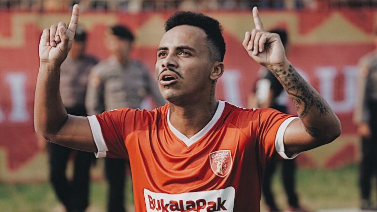 Fernandinho merayakan gol pada laga Badak Lampung FC vs Barito Putera di Liga 1 2019, Jumat (05/07/19). Copyright: © Twitter/@badaklampungfc1