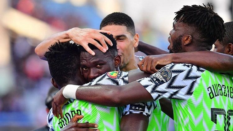 Nigeria menang atas Kamerun dalam laga 16 besar Piala Afrika 2019. Copyright: © Twitter @elite_wheel