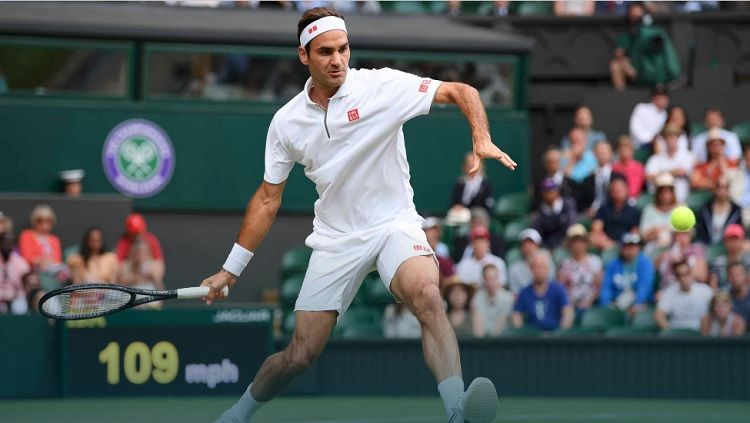 Roger Federer saat berlaga di turnamen tenis Wimbledon. Copyright: © Getty Images/Matthias Hangst
