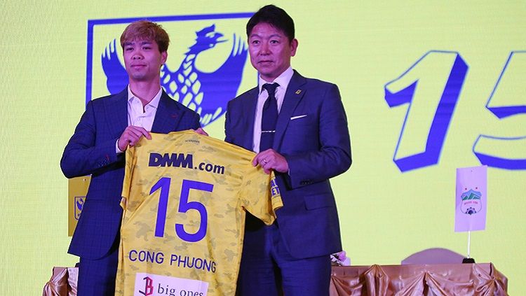 Nguyen Cong Phuong diperkenalkan secara resmi sebagai pemain STVV. Copyright: © Bongda.vn