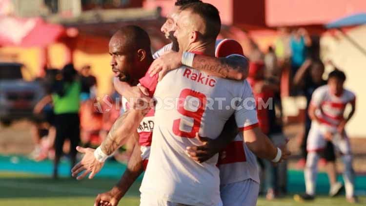 Aleksandar Rakic berselebrasi usai mencetak gol ke gawang PSM Makassar, (Minggu, 07/07/2019) (Ian Setiawan/INDOSPORT) Copyright: © Ian Setiawan/INDOSPORT