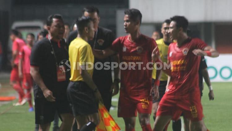 Aksi para pemain Kalteng Putra di kompetisi Liga 1 2019 kemarin. Copyright: © Ronald Seger Prabowo/INDOSPORT