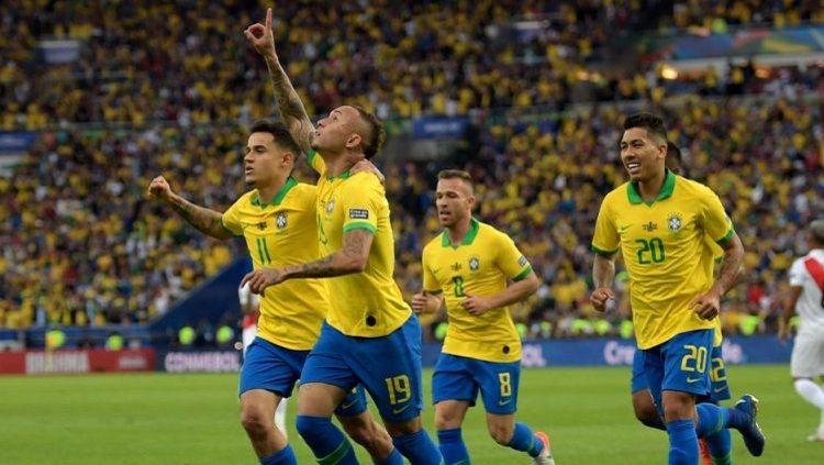 Everton membuka keunggulan Brasil vs Peru di final Copa America 2019, Senin (08/07/19), di Maracana Copyright: © Goal International