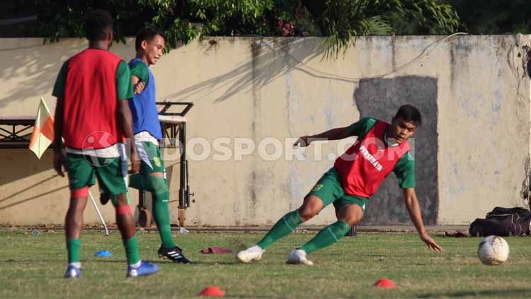 Persebaya Surabaya Latihan di Lapangan Polda Jatim pada hari Minggu (07/07/19). Copyright: © Fitra Herdian/INDOSPORT