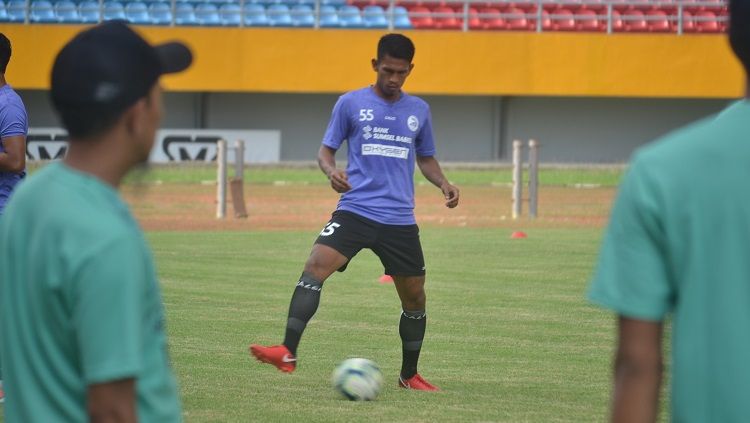Pemain Sriwijaya FC, Rahmad Juliandri berawal dari pemain basket hingga bisa main bareng idola sepak bola. Copyright: © Muhammad Effendi/INDOSPORT