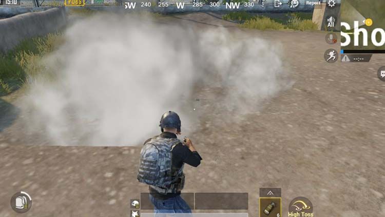 Smoke Bomb merupakan salah satu jenis granat yang ada di game eSports PUBG Mobile Copyright: © bluestacks.com