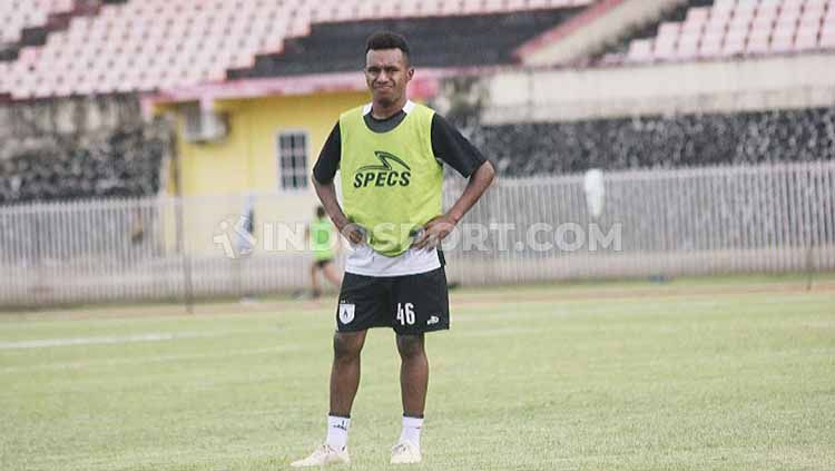 Todd Rivaldo Ferre merupakan pemain asal Papua yang digandeng 2Touch International Agency untuk bermain di Liga 2 Thailand. Copyright: © Sudjarwo/INDOSPORT