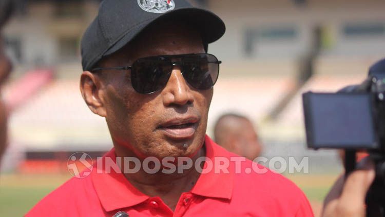Ketua Umum Persipura Jayapura, Benhur Tomi Mano mengaku punya kerinduan besar untuk bisa kembali melihat timnya berlaga di markas sendiri di Stadion Mandala di Liga 1. Copyright: © Sudjarwo/INDOSPORT