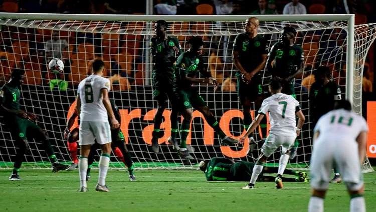 Gol Riyad Mahrez bawa Aljazair menang 2-1 atas Nigeria di semifinal Piala Afrika 2019 (15/07/19) Copyright: © Twitter/@ViewsNetwork