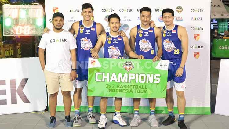 Satria Muda sukses meraih gelar IBL Go-Jek 2019 seri Bali. Copyright: © Nofik Lukman Hakim/INDOSPORT