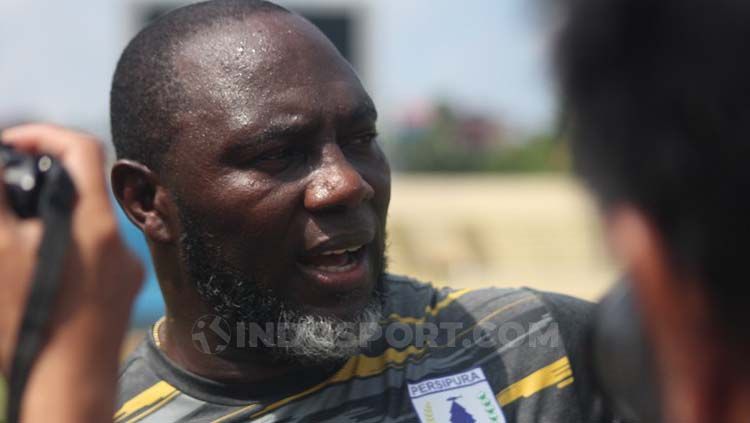 Pelatih Persipura Jayapura, Jacksen F. Tiago, optimistis bahwa timnya bisa bangkit saat menghadapi Madura United dalam lanjutan Shopee Liga 1 2019, Selasa (16/7/19). Copyright: © Sudjarwo/INDOSPORT