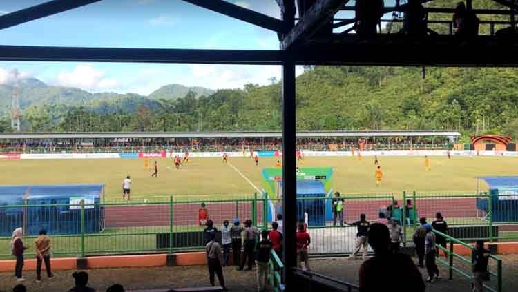 Stadion Marora, Serui. Copyright: © Google/Muliawan Qp